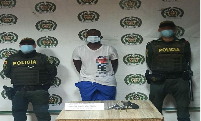 Capturamos en flagrancia presunto integrante de 'los palmeños' con un arma ilegal Capturamos en flagrancia presunto integrante de 'los palmeños' con un arma ilegal