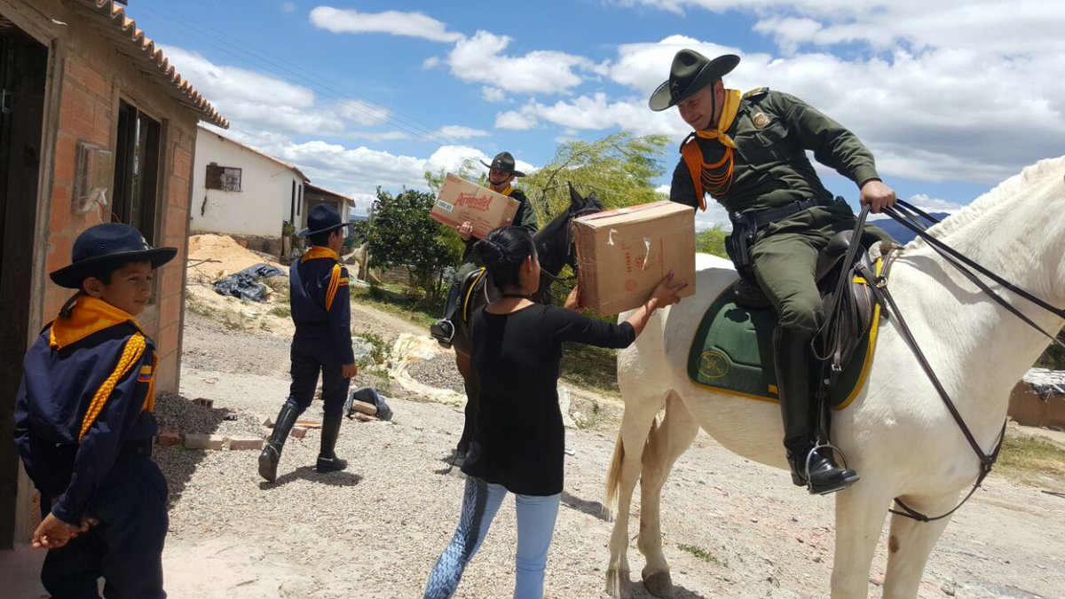 Carabineros patrullan los campos Carabineros patrullan los campos