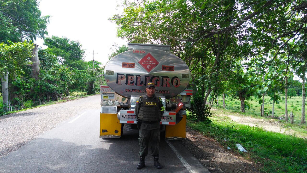 Policía Nacional logra la incautacion de una retroexcavadora y tres mil galones de ACPM