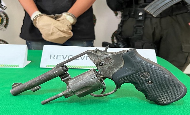 Incautación de revólver calibre 38 Incautación de revólver calibre 38