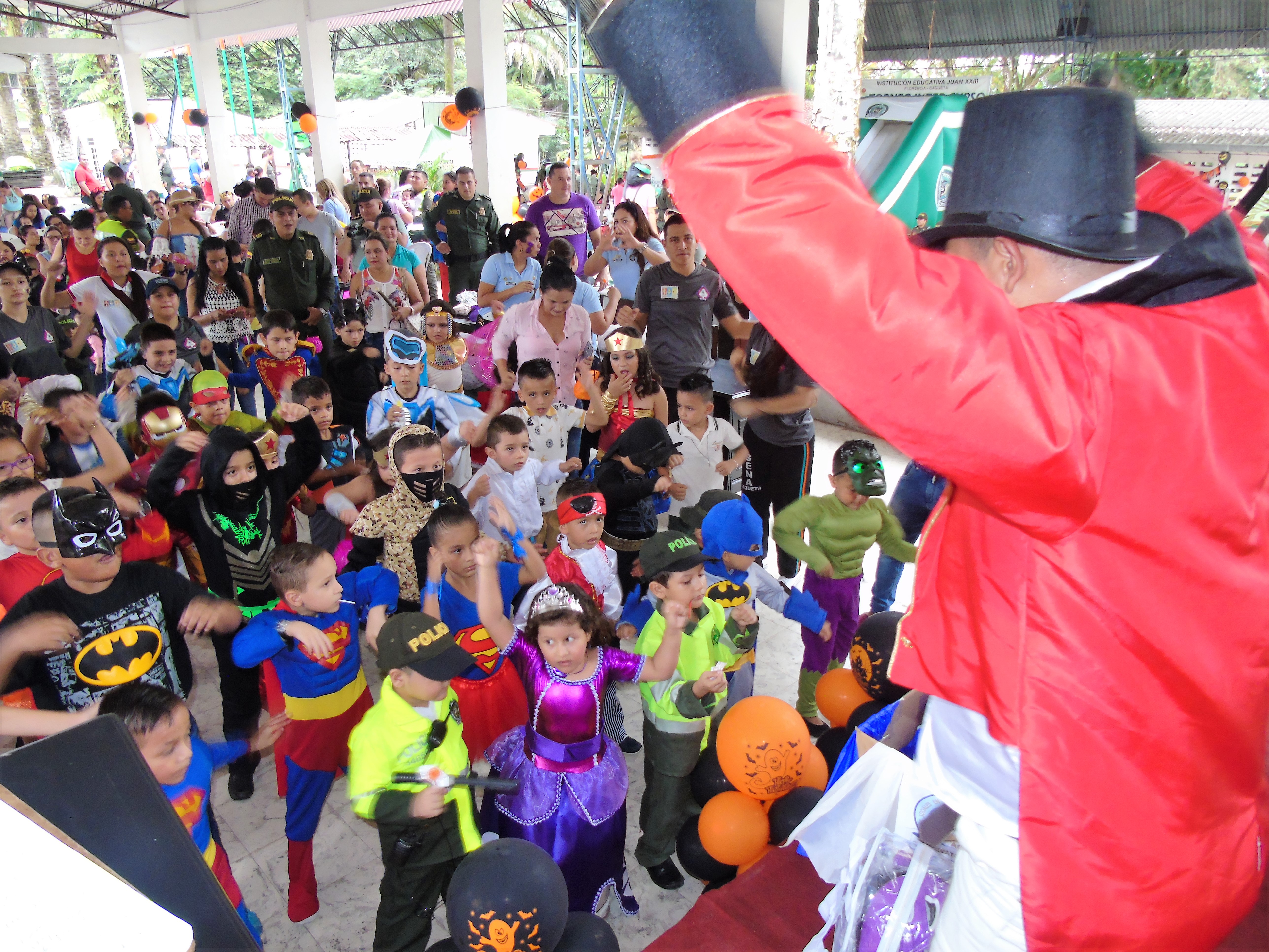 celebracion-dia-halloween-hijos-policias-florencia