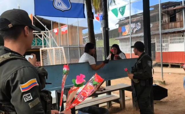 Uniformados compartieron una jornada especial con las madres de la comunidad, entregando detalles y expresando un mensaje de agradecimiento por su amor y dedicaci&oacute;n 