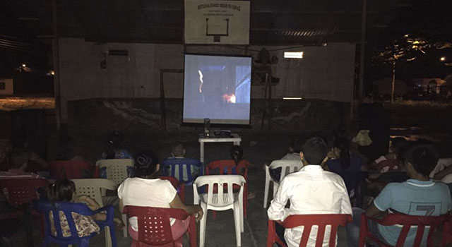 “Cine al parque”-previene del delito a la niñez y la adolescencia-de Uribe y Medellín del Ariari-Meta