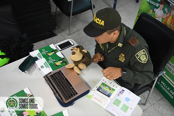 Con innovadora estrategia Policía dicta clases a través de plataformas digitales a niños niñas y adolescentes 