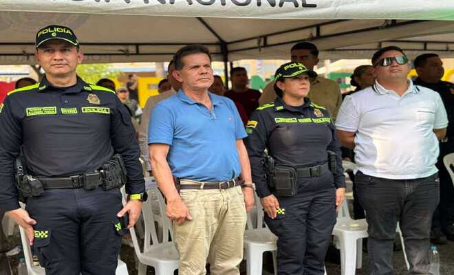 autoridades gubernamentales y Policia Nacional en el lanzamiento del plan &lsquo;semana santa segura&rsquo;