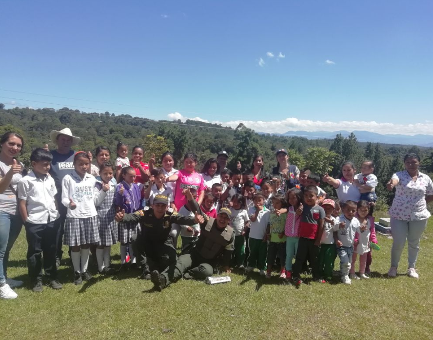 actividades de recreación para niños y adultos en zona rural de La Plata  compartimos_con_los_ninos_y_adultos_de_la_vereda_san_andres_la_plata