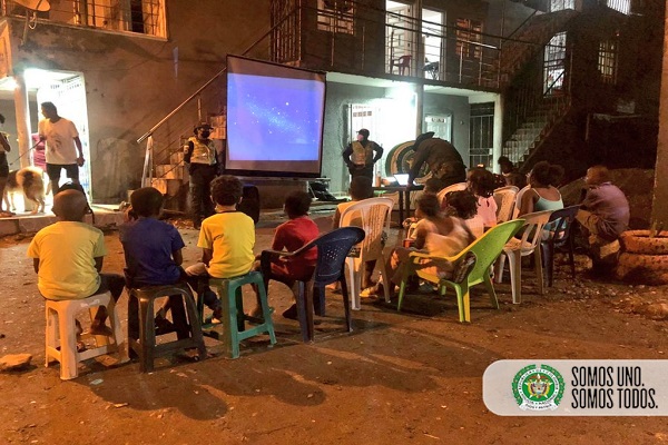 Con cine al parque promovemos la sana convivencia en los niños y niñas de Quibdó Con cine al parque promovemos la sana convivencia en los niños y niñas de Quibdó