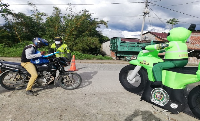 Con nuestra seccional de tránsito y transporte adelantamos campañas pedagógicas  Con nuestra seccional de tránsito y transporte adelantamos campañas pedagógicas