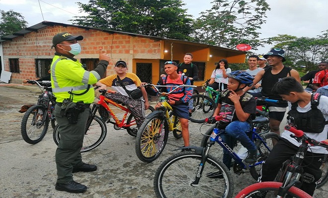 Con nuestra seccional de tránsito y transporte adelantamos campañas pedagógicas  Con nuestra seccional de tránsito y transporte adelantamos campañas pedagógicas