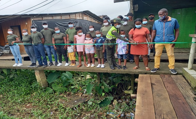 Construimos puente peatonal de madera para la comunidad del barrio horizonte parte baja. Construimos puente peatonal de madera para la comunidad del barrio horizonte parte baja.