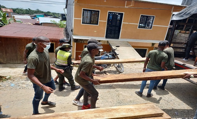 Construimos puente peatonal de madera para la comunidad del barrio horizonte parte baja. Construimos puente peatonal de madera para la comunidad del barrio horizonte parte baja.