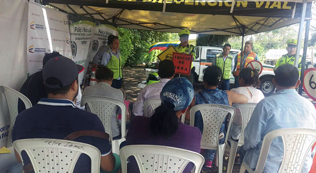 La Policía Nacional-promueve el respeto de las señales de tránsito-en el Meta