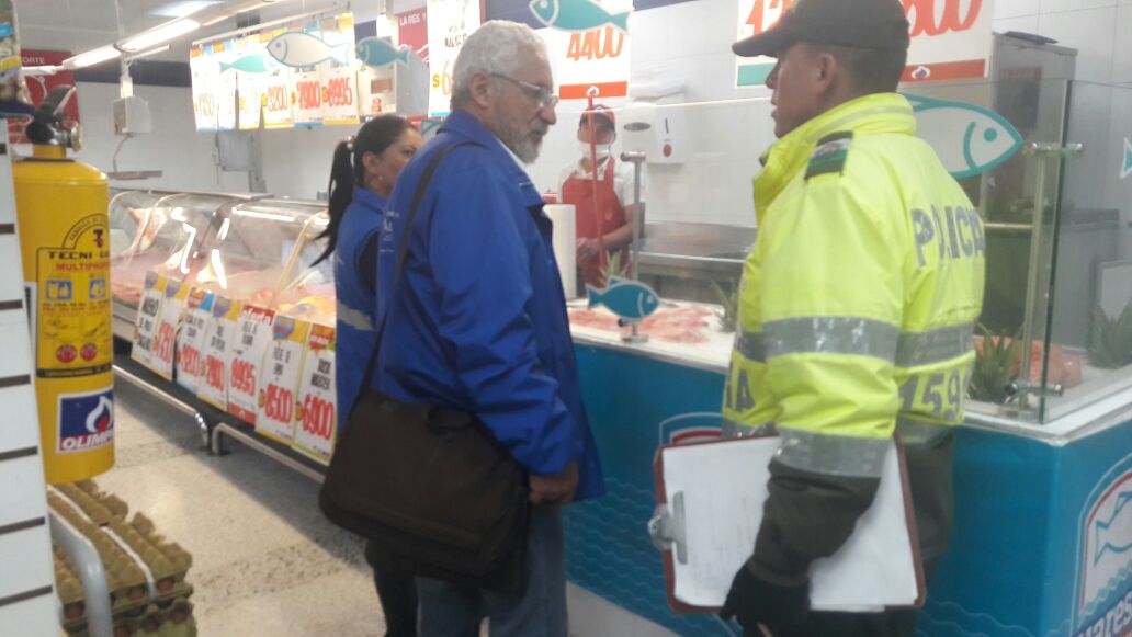 policia-controla-venta-de-productos-marinos controlamos-venta-de-productos-marinos