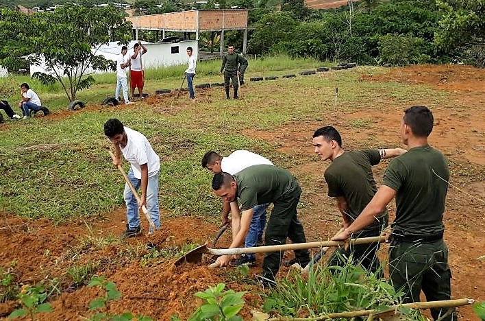 Construimos parque que beneficiará a más de 250 niños y niñas contruimos-parque-barrio-escasos-recursos