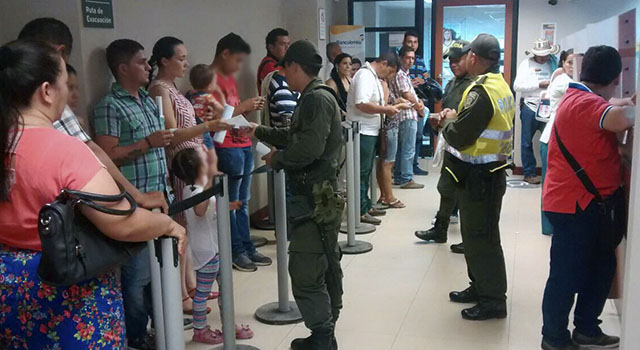cuide-su-prima-navidena-policia-meta