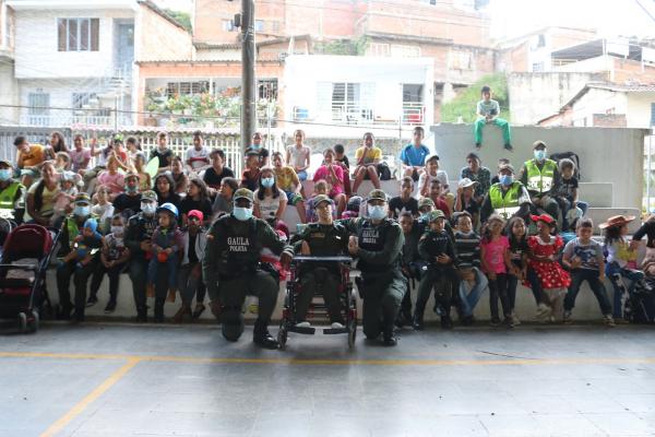 Valentina, vivió un día como policía   Sueño-cumplido-por-la-Policía