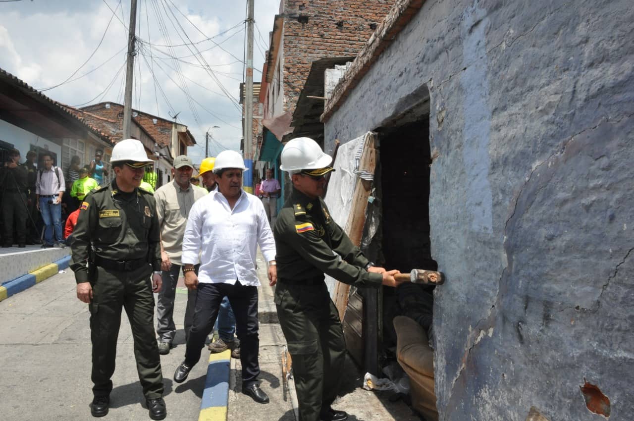 demolicion inmueble palmira policia valle  demolicion-inmueble-palmira-policia-valle
