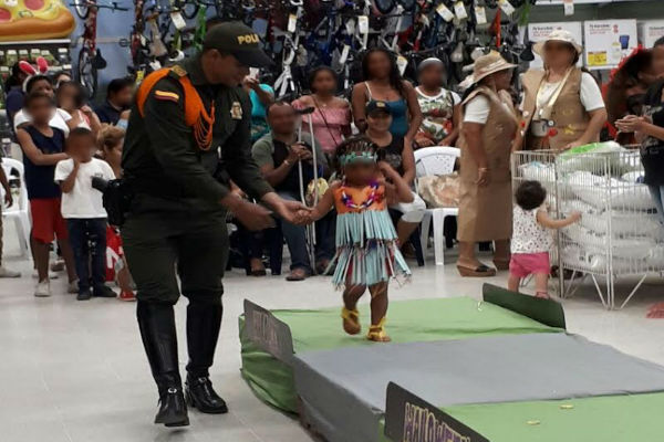 Desfile-de-disfraces-reciclables Desfile-de-disfraces-reciclables