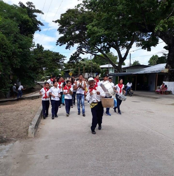 Banda Papayera que amenizó el evento  Banda-papayera-acompaño-el-desfile-Baraya-Policia