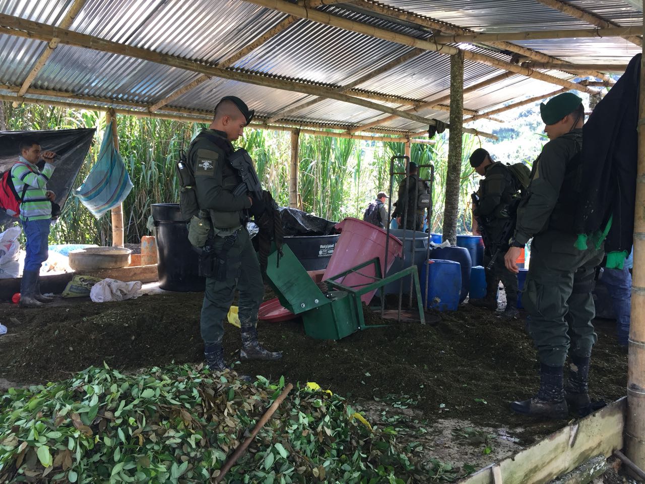 Destrucción_de_un_laboratorio_ para_el_procesamiento_ de_hoja_de_coca