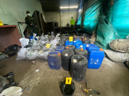 Destruimos el primer megalaboratorio para extraer y procesar permanganato de potasio en Bogotá Destruimos el primer megalaboratorio para extraer y procesar permanganato de potasio en Bogotá