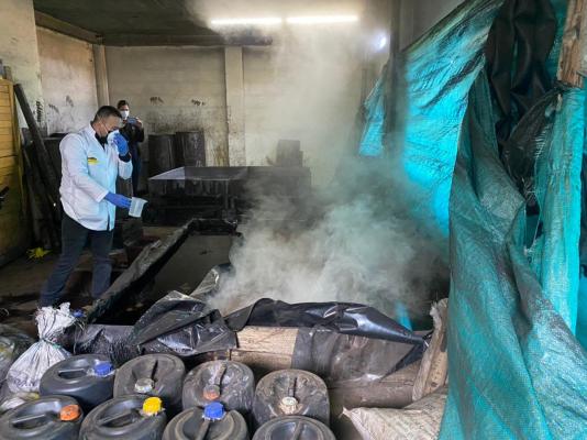 Destruimos el primer megalaboratorio para extraer y procesar permanganato de potasio en Bogotá Destruimos el primer megalaboratorio para extraer y procesar permanganato de potasio en Bogotá