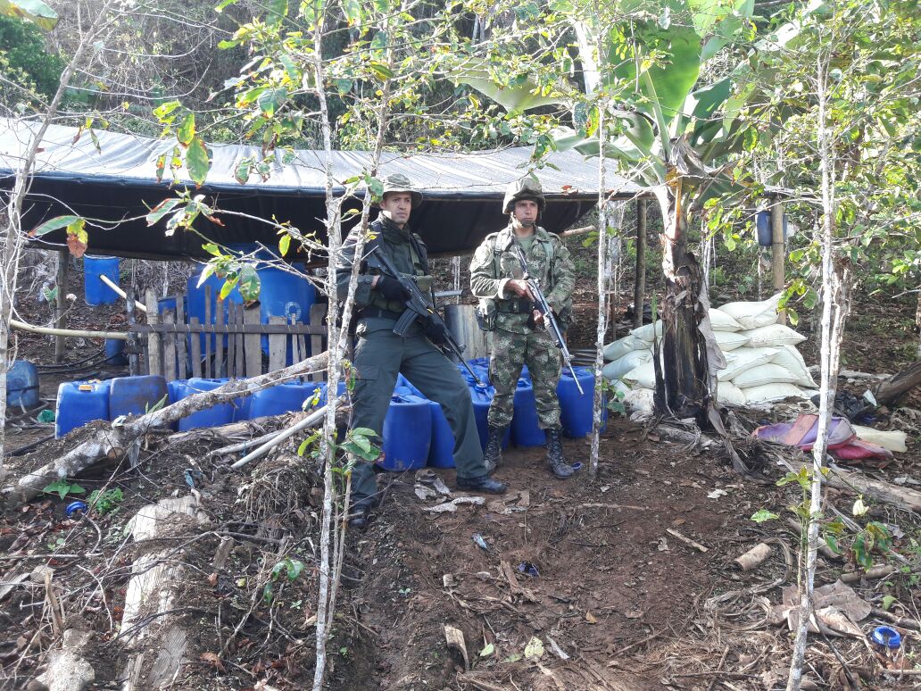 Destruimos-un-laboratorio-de-ácido-sulfúrico  Destruimos-un-laboratorio-de-ácido-sulfúrico