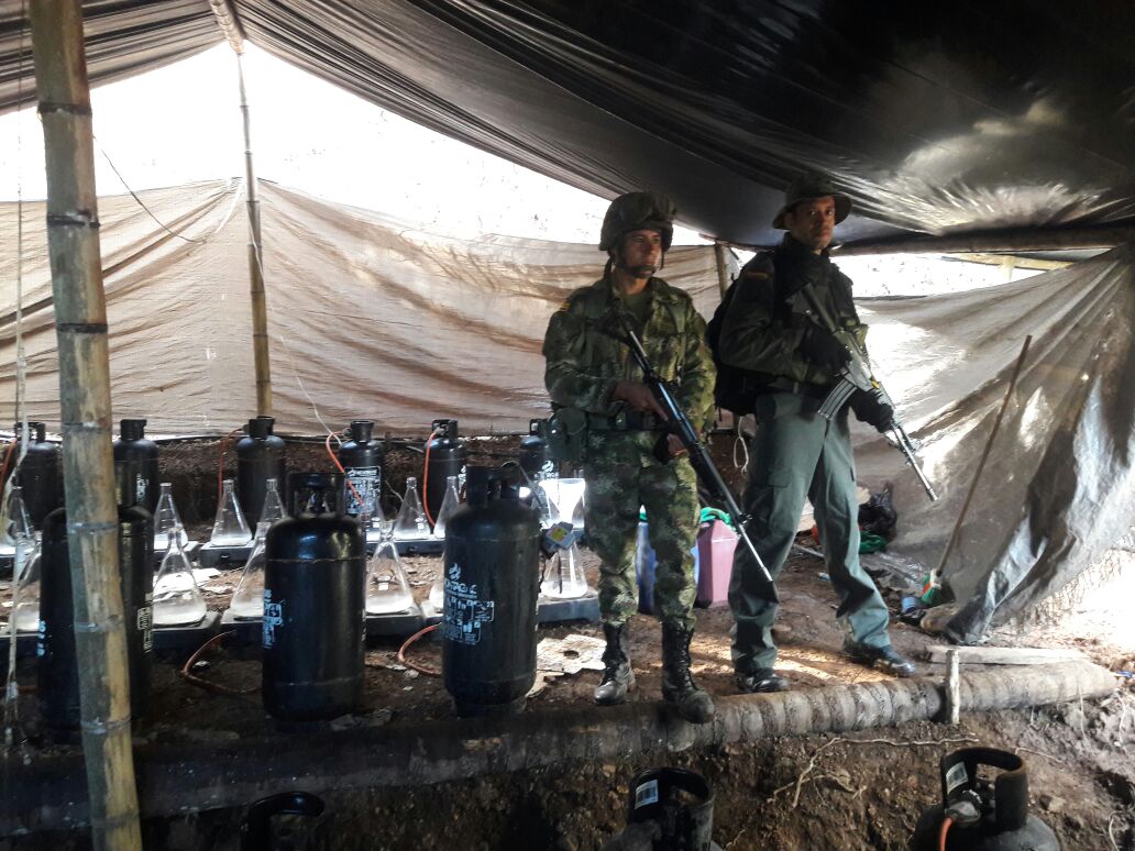Destruimos-un-laboratorio-de-ácido-sulfúrico  Destruimos-un-laboratorio-de-ácido-sulfúrico