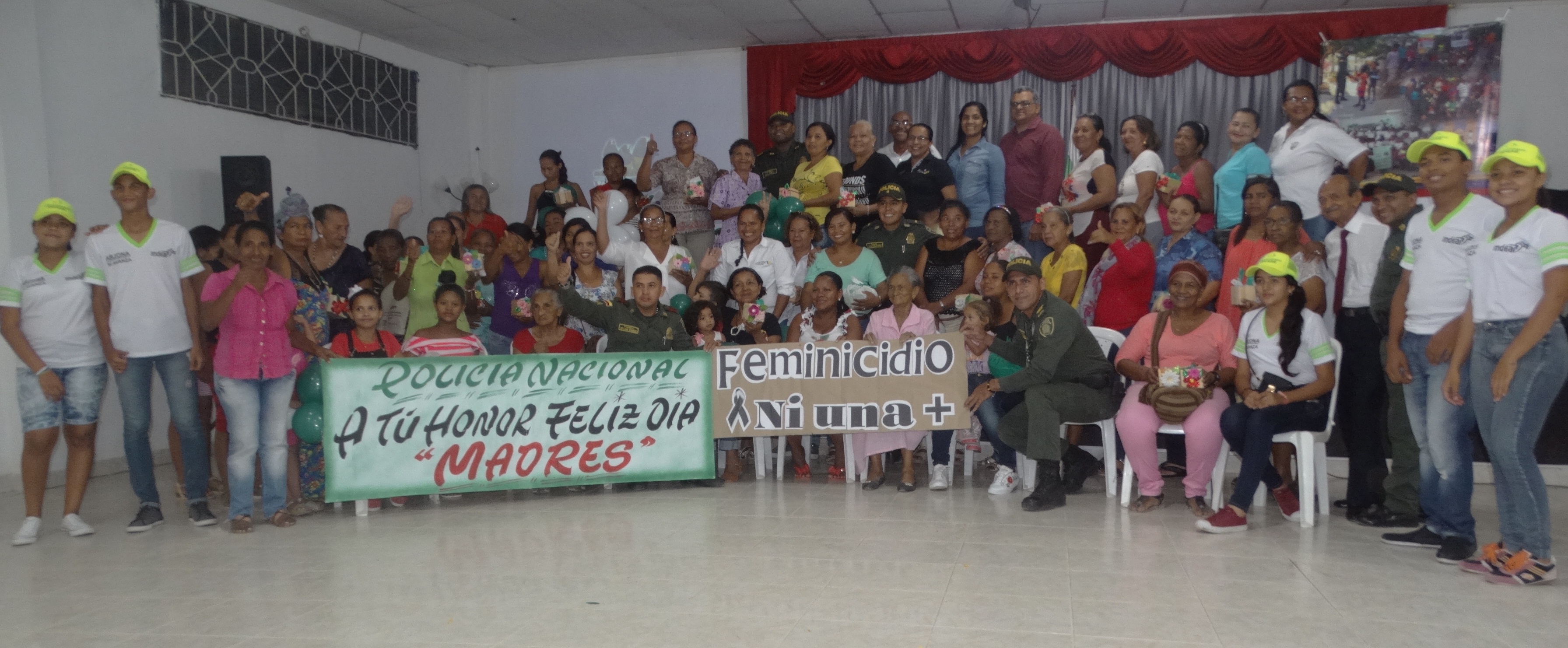 Mas de 200 mujeres capacitadas contra el homicidio en arjona por ser el mes de las madres En Arjona la Policía de Bolivar  celebra el día de las madres