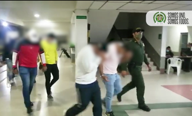 Policías capturan a 10 personas en una fiesta ilegal en Medellín 