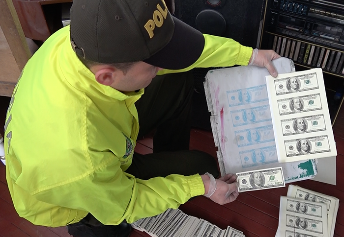 Cayeron los ‘litógrafos’, falsificaban pesos, dólares y euros Cayeron los ‘litógrafos’, falsificaban pesos, dólares y euros