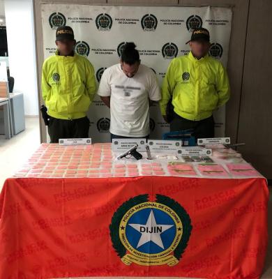 Capturado presunto distribuidor de estupefacientes en el centro historico de Cartagena de Indias Capturado presunto distribuidor de estupefacientes en el centro historico de Cartagena de Indias