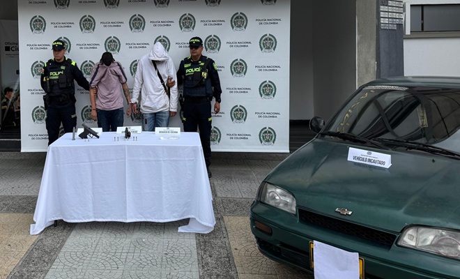 La vigilancia y la reacción rápida de la policía resulta en la captura de dos hombres  captura de dos hombres con armas ilegales y porte de estupefacientes