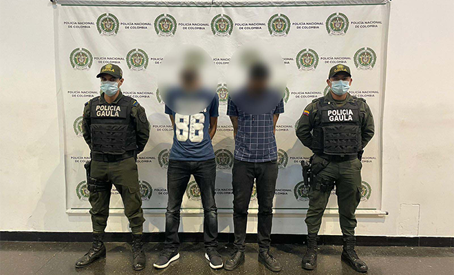 Capturados policías custodiando