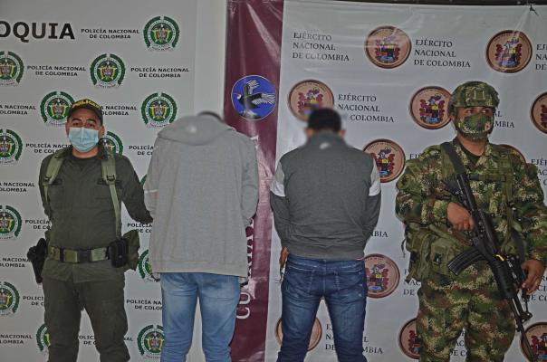 mediante una diligencias de registro y allanamiento 