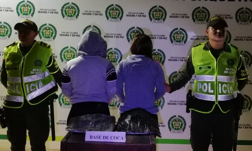 Evitamos comercialización de alucinógenos dos-mujeres-capturadas-con-base-de-coca-florencia