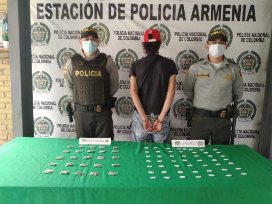 Capturado con 75 dosis de estupefacientes  Capturado con 75 dosis de estupefacientes