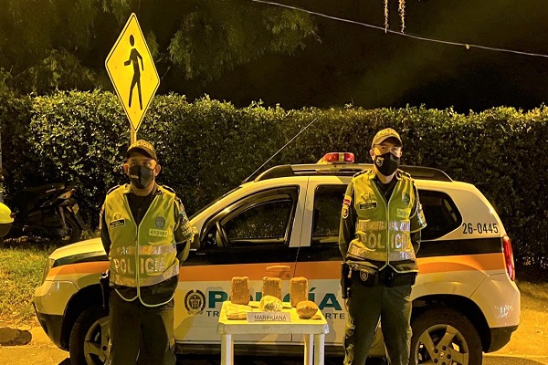 Encaletado en un tarro con aceite se halló un arma de fuego 