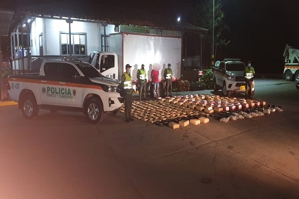 Encaletada droga en cargamento de fruta  Capturado por 350 kilos de marihuana