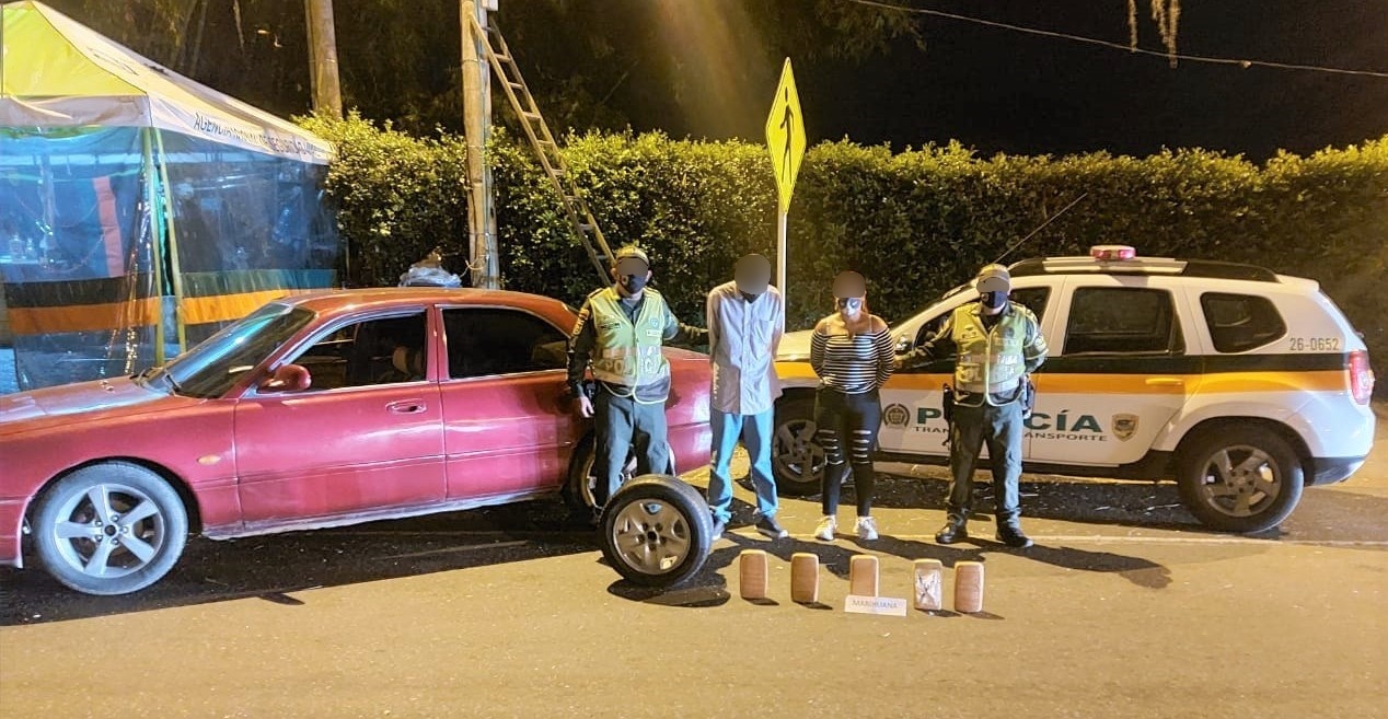 En la llanta de repuesto venían 5 kilos de marihuana 5 kilos de marihuana venían en la llanta de un automóvil