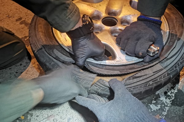 En la llanta de repuesto venían 5 kilos de marihuana 5 kilos de marihuana venían en la llanta de un automóvil