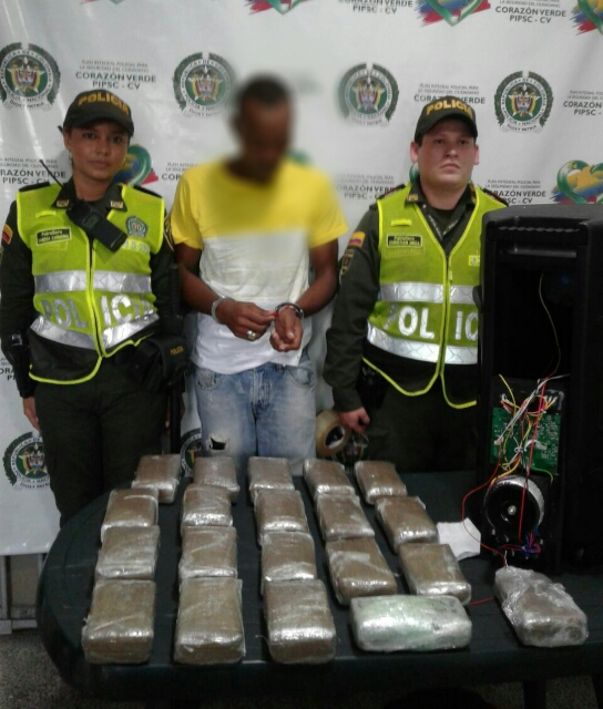 Capturado cuando transportaba marihuana camuflada en cabina de sonido Ocultaba marihuana en cabina de sonido