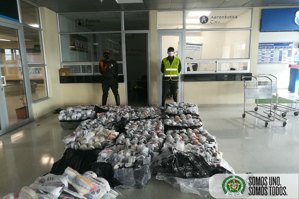Efectuamos millonaria incautación de mercancía ilegal en el aeropuerto de Quibdó Efectuamos-millonaria-incautación-de-mercancía-ilegal-en-el-aeropuerto-de-Quibdó