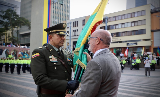 Coronel Alex Durán Santos Plaza de Bolívar de Manizales 