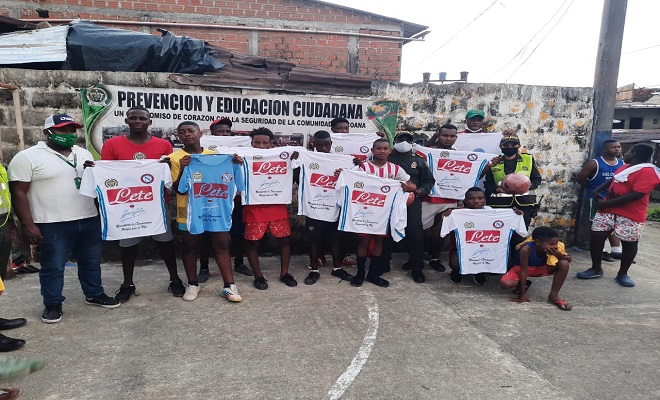 Él es el patrullero Juan Carlos Mena, “el ángel de la guarda de las familias vulnerables de Quibdó Él es el patrullero Juan Carlos Mena, “el ángel de la guarda de las familias vulnerables de Quibdó