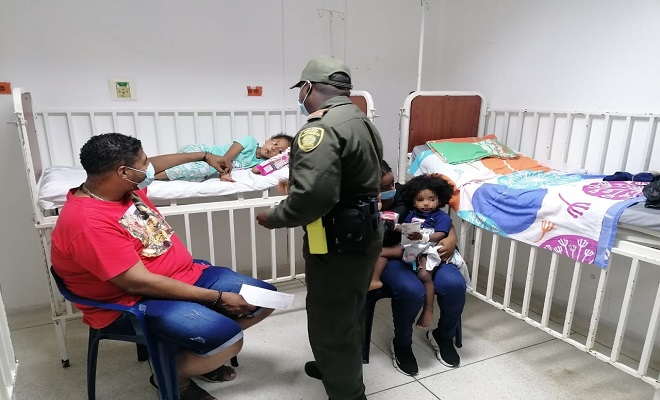 Él es el patrullero Juan Carlos Mena, “el ángel de la guarda de las familias vulnerables de Quibdó Él es el patrullero Juan Carlos Mena, “el ángel de la guarda de las familias vulnerables de Quibdó