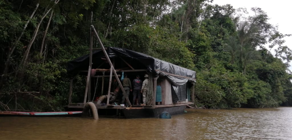 Todos debemos velar por el cuidado del agua embarcacion-encontrada-en-el-operativo