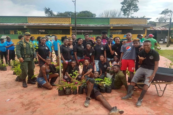 En articulación con la comunidad sembramos 170 arboles en Paimadó. En-articulación-con-la-comunidad-sembramos-170-arboles-en-Paimadó.