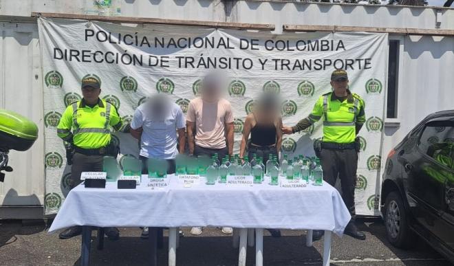 En el hecho son capturados dos hombres y una mujer que pretendían ingresar al Llano con licor adulterado