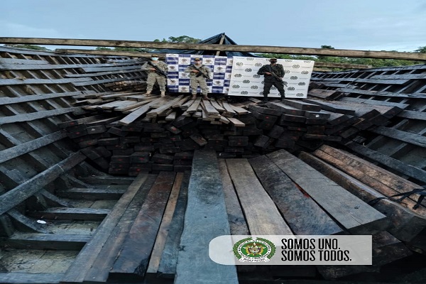 En el Litoral del San Juan y Quibdó incautamos gran cargamento de madera En-el-Litoral-del-San-Juan-y-Quibdó-incautamos-gran-cargamento-de-madera
